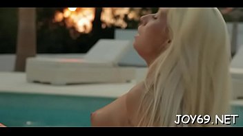 Preview 4 of Wide Hips In Bikini - Honey gets orgasm of a solo play
