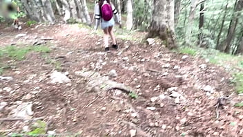 Preview 4 of Xxxphono - pisciata in montagna e poi a pecora sull&#039_albero