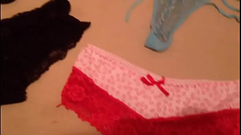 Preview 1 of Zuzmarya Ninebaby Plus Ass Time - Me masturbo con las Bragas de mi esposita