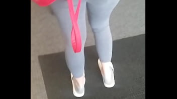 Preview 1 of X Videos Bombe - Perfect ass in grey leggings