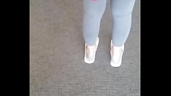 Preview 4 of X Videos Bombe - Perfect ass in grey leggings