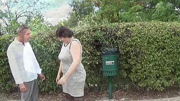 Preview 1 of Nude Chuchi Desi - Zoccola italiana trombata davanti a fidanzato ed amici