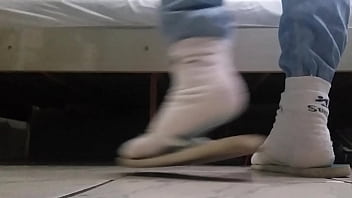 Preview 4 of Sony Loin Six Videos Xxx - Nossa calcei essas Havaianas com meias e me deu um puta tes&atilde_o Karaii. 2 Parte