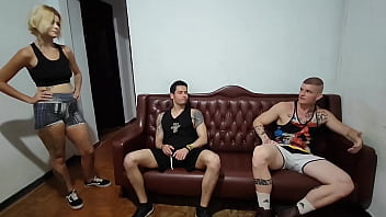 Preview 1 of Korean Sex Cntik - 2 amigos foderam a ninfeta loira no pelo antes da academia