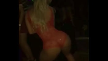 Preview 4 of Girls Do Porn Dp - Loira Gostosa Dan&ccedil_ando No Baile Funk