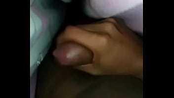 Preview 1 of Katyafods Porn - Colombiano gay escondido se masturba en su cama hasta correrse