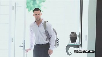 Preview 2 of Igrate Li Stoni Tenis - Meeting roomie with buttplug in ass