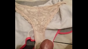 Preview 1 of Watch Indon Porn - Gozada na calcinha apos o banho da cunhada