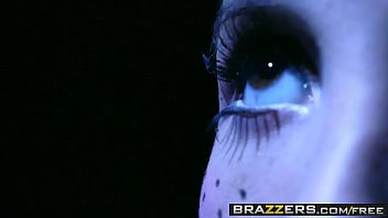 Preview 1 of Memek Lebat Disodok Kontol Besar - Brazzers - Teens Like It Big - Piper Perri and Jessy Jones - Jillin In The Box