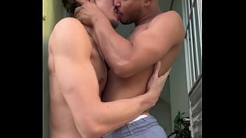 Preview 2 of Dad And Sons Fuck Real Mom - TAVA DE DE BOBEIRA NA PRAIA E O BOY FICOU OLHANDO DEMAIS. CHAMEI PRO AP E ENCHI O CU DELE DE PORRA. - FREE