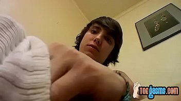 Preview 3 of Mam Ana Soon - Slim thug Blinx masturbates and caresses his feet solo