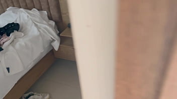 Preview 1 of Xxx Irani Mom - Encuentro a mi peque&ntilde_a hermanastra acostada desnuda en mi habitaci&oacute_n y me dan ganas de follarla duro y ven&iacute_rmele en su culo bien rico.  H.L.