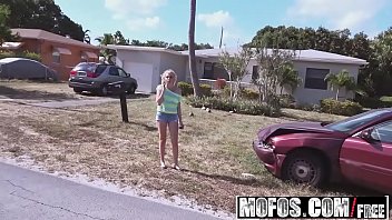 Preview 1 of Lennoxs Luxe Video - Mofos - Stranded Teens - Kiera Daniels - Blondes Juicy Booty Bounces