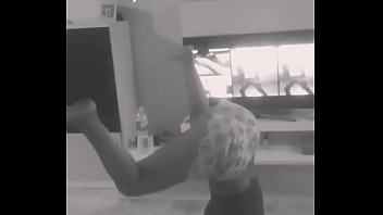 Preview 3 of Hairy Sister Armpits - Culona Bailando Twerk
