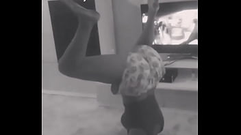 Preview 4 of Hairy Sister Armpits - Culona Bailando Twerk