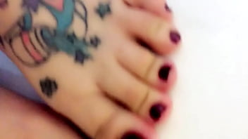 Preview 2 of Baise Sans Capote Pute Engrosser - feet porn