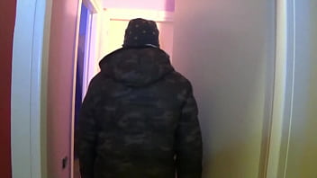 Preview 1 of Cuckold Bbc Cleans - Il vu&#039_ cumpra&#039_ la sa lunga...