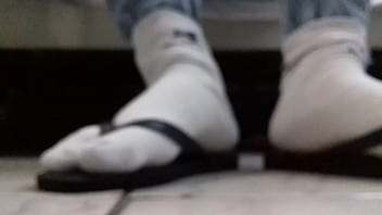 Preview 2 of Keeley Jones - Havaianas Top pretas do meu vizinho! uma delicia poder apreciar ela
