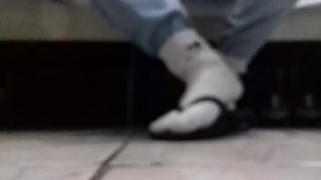 Preview 1 of Keeley Jones - Havaianas Top pretas do meu vizinho! uma delicia poder apreciar ela