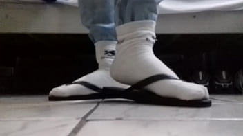 Preview 4 of Big Xxx Vdo - Aos que tem Fetiche por Havaianas com meias