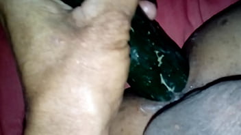 Preview 3 of She Loves Licking - Socando um pepino