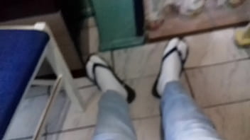 Preview 3 of Deutsche Mom 40 - Me excitando de chinelo e meia muito tes&atilde_o! Ultima parte