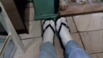Preview 2 of Xxx Viosde Com - Se excitando de chinelo e meia. 2 Parte
