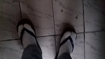 Preview 1 of Reality Nocom - Foi s&oacute_ cal&ccedil_ar meu chinelo com meias que j&aacute_ fiquei com muito tes&atilde_o