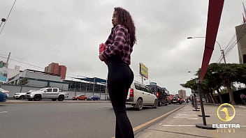 Preview 1 of Memelere Yumruk - Petite venezolana pasa de vender caramelos en la calle a limpiar una casa completamente desnuda