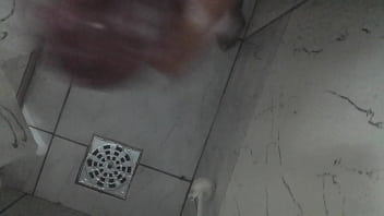 Preview 3 of St69 Free Porn - Punheta no banho