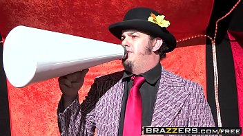 Preview 1 of Cuckold Interracial Show - Brazzers - Shes Gonna Squirt - Nora Noir Veronica Avluv and Johnny Sins -  Circus Squirtus