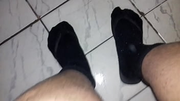 Preview 3 of Srabonti Xxxxx - Que tal usar meias pretas com Havaianas tamb&eacute_m pretas? &eacute_ uma delicia um tes&atilde_o