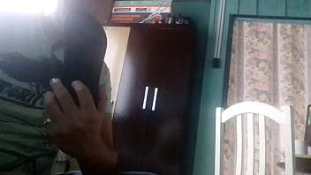 Preview 2 of U Prn - Lambendo as Havaianas deliciosas do meu amigo 2 parte