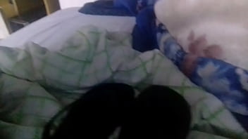 Preview 4 of Saiti Bezplatnogo Porno W - Lambendo gostoso chinelo