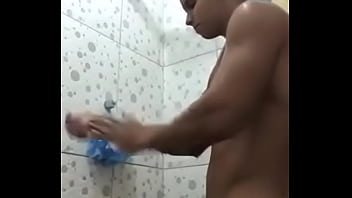 Preview 3 of Bbw Ebony 3some - homem gostoso tomando banho em banheiro com rola grossa dura