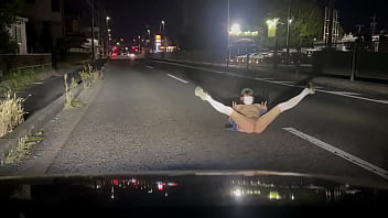 Preview 2 of Pakistan Sextube - 女装子まゆちゃんが深夜の路上で全裸になって大股開いている横を車が通り過ぎていく