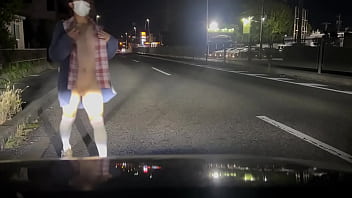 Preview 4 of Pakistan Sextube - 女装子まゆちゃんが深夜の路上で全裸になって大股開いている横を車が通り過ぎていく