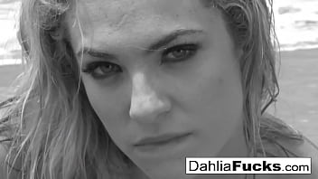 Preview 1 of Fait Girl Xnxx - Hot Dahlia gets naughty and squirts all over the beach