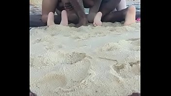 Preview 3 of Masturba O Chinesa - NA PRAIA TRACEI AS DUAS GOSTOSAS - ELIANE FURACAO E LORRANY EXOTICA