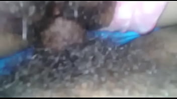 Preview 2 of Milf For Many - Colocou a calcinha de lado e tomou na buceta peluda