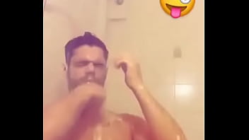 Preview 1 of K Boob - Lucas Velasco en la ducha