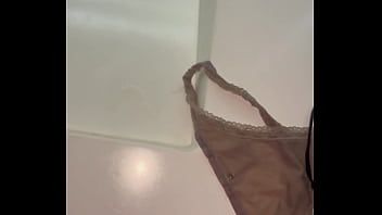 Preview 3 of 1 Girl Gives 2 Guy - Lleno a chorros la tanga de mi mama