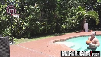 Preview 1 of 18 Verse - Mofos - Latina Sex Tapes - Liza Rowe - Latina In Braces Banged Deep