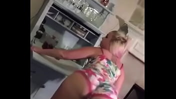 Preview 1 of Up And Cumming - We damn Sarah