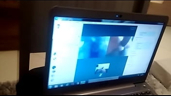 Preview 2 of Matitirik Na Boob - Corno exibindo esposa  para dois machos no Skype