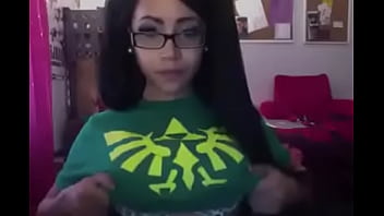 Preview 2 of Choi Em Gai Xinh Dam Dang - The leyend of boobs