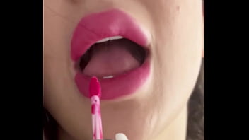 Preview 2 of Jebanje S Guza - I masturbate in my friend&#039_s room while she is in the shower