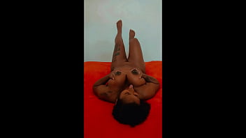 Preview 1 of Indian Aunty Sexxx - un joven cvalheiro espermeando sua ejaculacao em toda titia diaba