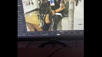 Preview 4 of Xnxxxima - Besitos en el pene en via publica
