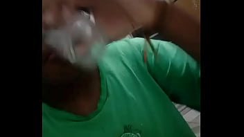 Preview 2 of Desi Xxx Vedio Downloding - negra estressada bebendo pitu